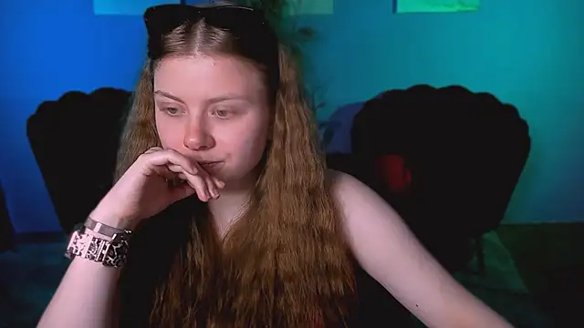 Snapshot of foxy_tease_ chatting on November 2025 10:14:02 AM foxy tease online show from November 2025 10:14:02 AM