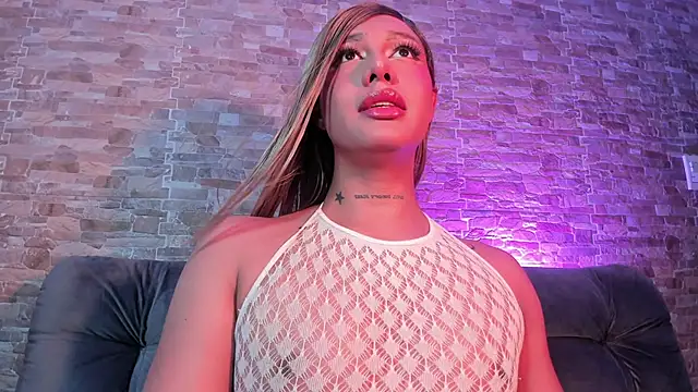 Snapshot of Dreams_Chloe chatting on June 2026 01:43:02 PM Dreams Chloe online show from June 2026 01:43:02 PM