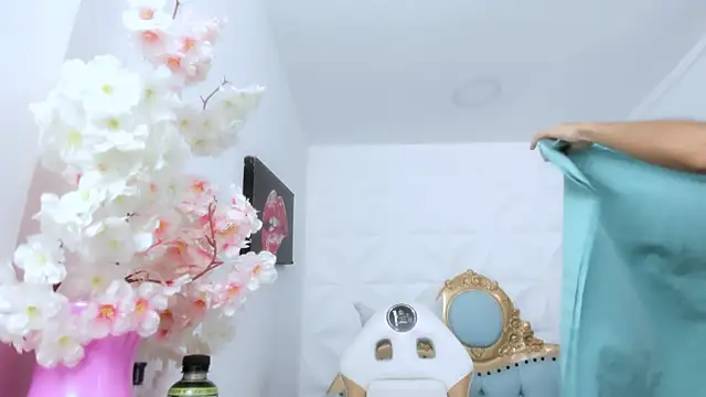 eimy skinny  online show from October 2025 06:53:01 PM