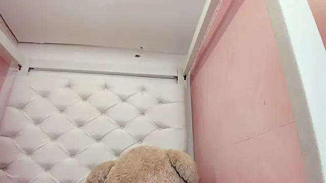 eimy skinny  online show from February 2026 01:00:02 PM