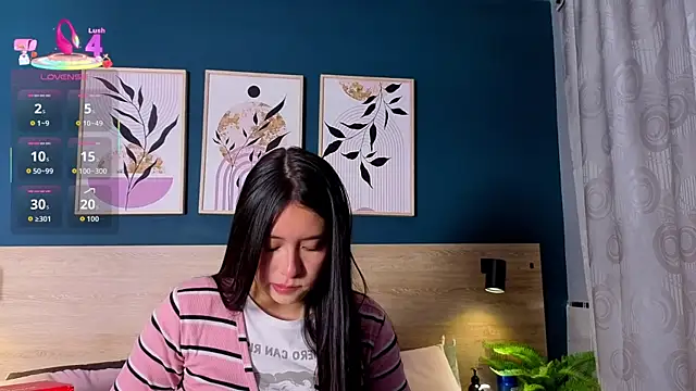 Snapshot of SarahMiler_ chatting on December 2025 05:39:02 PM SarahMiler online show from December 2025 05:39:02 PM
