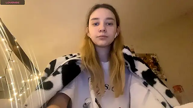 DanaCore online show from November 2025 06:08:01 PM