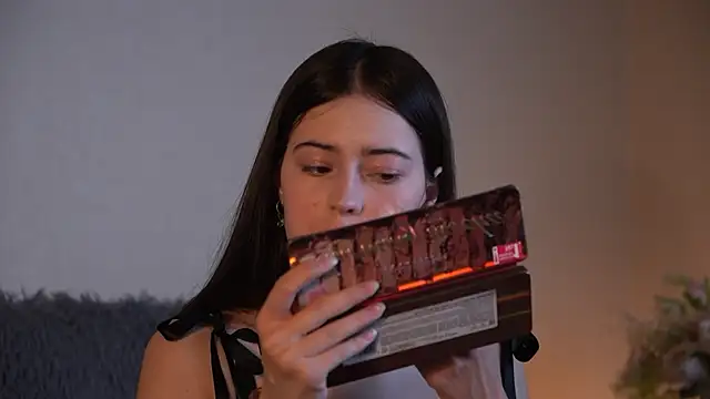 ywixos online show from October 2025 11:29:01 AM