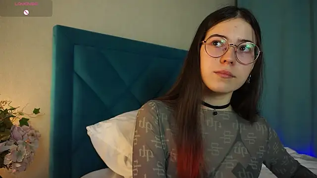 ywixos online show from October 2025 02:34:01 PM