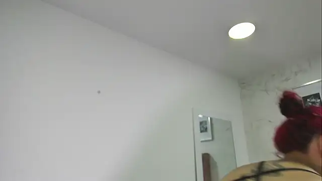 Snapshot of Maddy_Mills chatting on December 2025 05:21:02 PM Maddy Mills online show from December 2025 05:21:02 PM