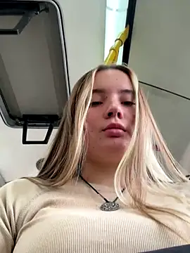 Snapshot of StephanieMur chatting on September 2025 03:52:02 AM StephanieMur online show from September 2025 03:52:02 AM