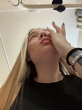 Snapshot of StephanieMur chatting on December 2025 03:34:01 AM StephanieMur online show from December 2025 03:34:01 AM