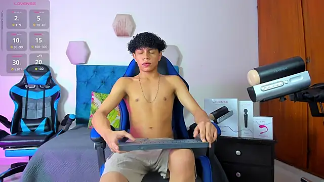 Snapshot of _taylor_black chatting on September 2025 09:07:02 PM taylor black online show from September 2025 09:07:02 PM