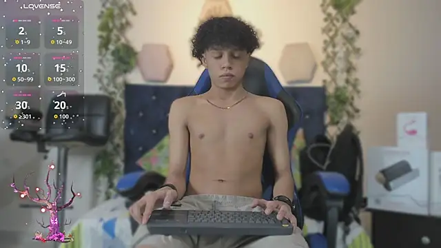 Snapshot of _taylor_black chatting on November 2025 09:03:01 PM taylor black online show from November 2025 09:03:01 PM