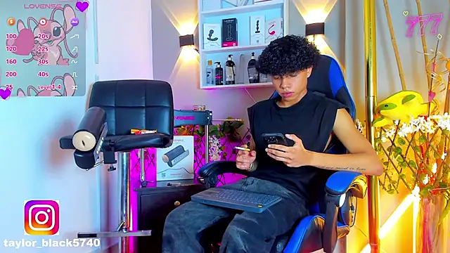 Snapshot of _taylor_black chatting on August 2026 10:33:02 PM taylor black online show from August 2026 10:33:02 PM