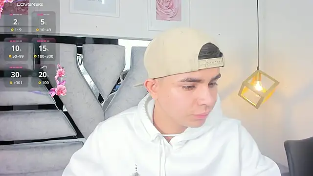 lianfox  online show from November 2025 01:02:01 PM