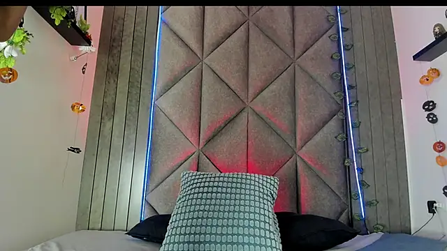 Snapshot of TiffValentinee_ chatting on October 2025 07:32:01 PM TiffValentinee online show from October 2025 07:32:01 PM