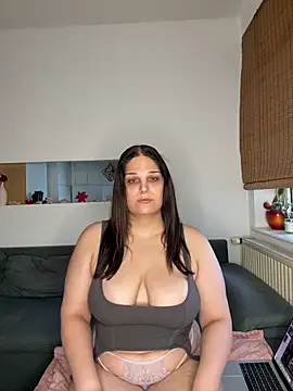Snapshot of Katherine_Leyla chatting on May 2026 07:00:01 PM Katherine Leyla online show from May 2026 07:00:01 PM