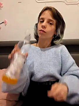 Little evil00 online show from October 2025 08:07:02 PM