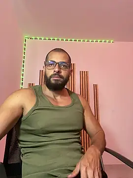 magnumchris online show from July 2026 07:52:01 PM