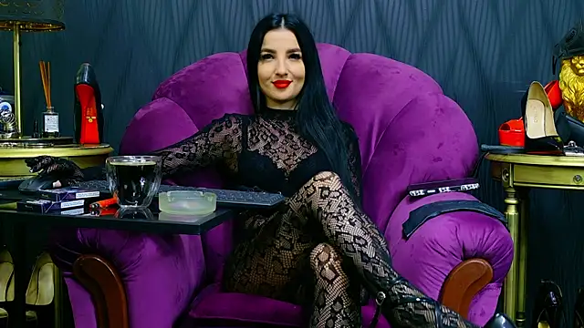 Snapshot of VivianReeve chatting on June 2026 12:18:01 PM VivianReeve online show from June 2026 12:18:01 PM