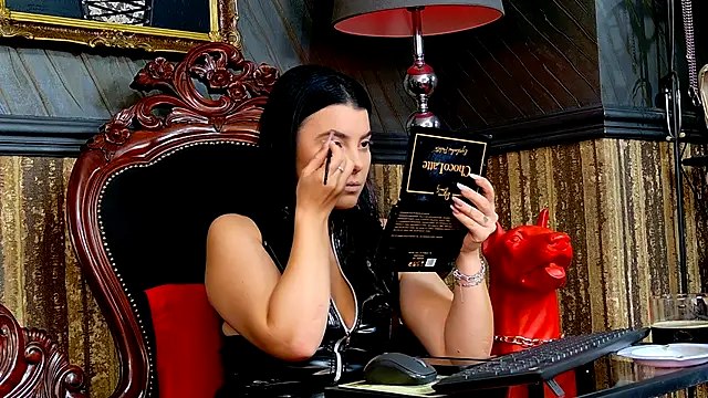 Snapshot of MistressEly chatting on October 2025 11:54:01 AM MistressEly online show from October 2025 11:54:01 AM