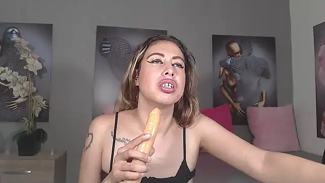 Snapshot of AntonellaBlanc chatting on June 2026 04:46:01 AM AntonellaBlanc online show from June 2026 04:46:01 AM
