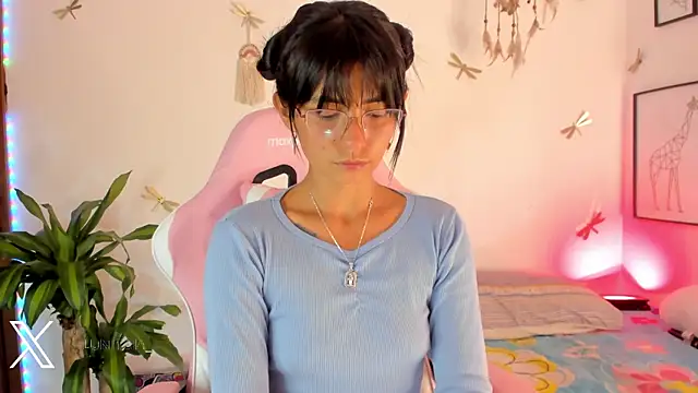 Snapshot of princessluna_19 chatting on May 2026 10:41:02 PM princessluna 19 online show from May 2026 10:41:02 PM