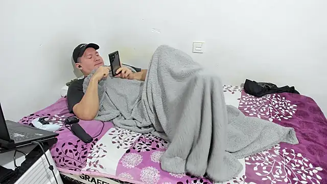 Snapshot of fuckynations chatting on December 2024 05:58:02 AM fuckynations online show from December 2024 05:58:02 AM