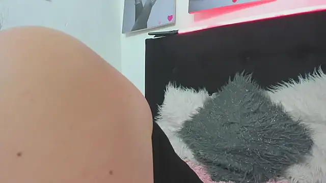 Snapshot of katherine_blair chatting on April 2026 12:06:01 PM katherine blair online show from April 2026 12:06:01 PM