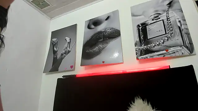 Snapshot of katherine_blair chatting on April 2026 12:10:01 PM katherine blair online show from April 2026 12:10:01 PM