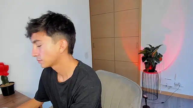 sweettaaron01 online show from September 2025 05:58:01 PM