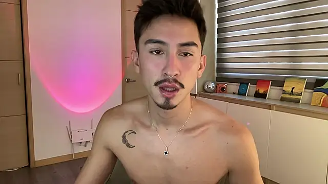 sweettaaron01 online show from November 2025 05:19:01 PM