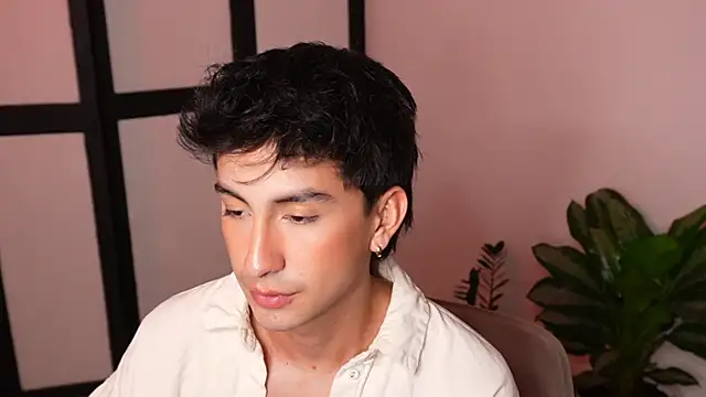 Snapshot of sweettaaron01 chatting on June 2026 01:28:02 AM sweettaaron01 online show from June 2026 01:28:02 AM
