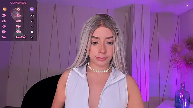 IsabellaMoreau online show from February 2026 06:17:01 PM