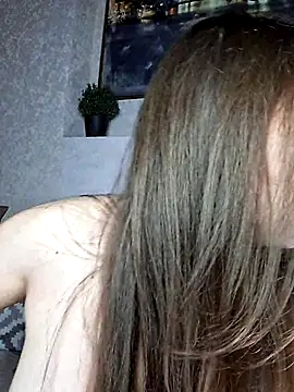 Olivia OliV online show from November 2025 01:00:02 AM