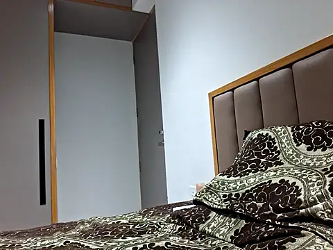 Snapshot of Vince-18 chatting on October 2025 04:39:01 PM Vince-18 online show from October 2025 04:39:01 PM