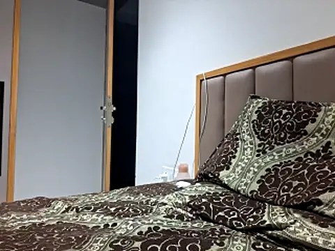 Snapshot of Vince-18 chatting on October 2025 12:39:02 PM Vince-18 online show from October 2025 12:39:02 PM