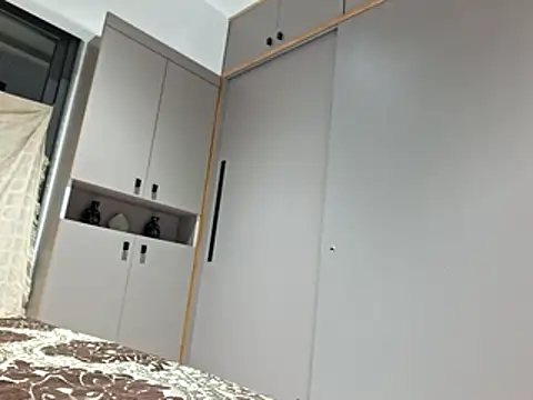 Snapshot of Vince-18 chatting on November 2025 09:48:02 PM Vince-18 online show from November 2025 09:48:02 PM