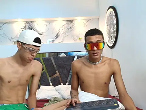 TWINKS FRIENDS online show from November 2025 08:26:02 AM
