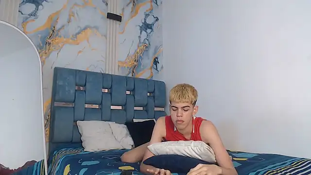 TWINKS FRIENDS online show from December 2025 01:30:01 PM