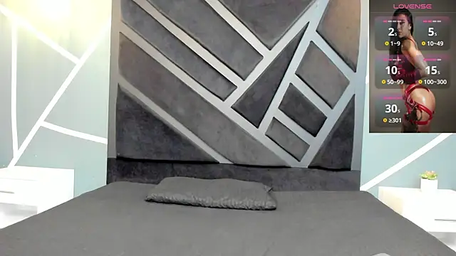 zoe martins  online show from November 2025 07:25:02 PM