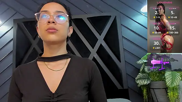 zoe martins  online show from November 2025 05:25:01 PM