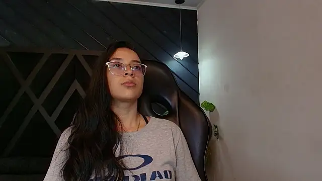 zoe martins  online show from March 2026 05:18:02 PM