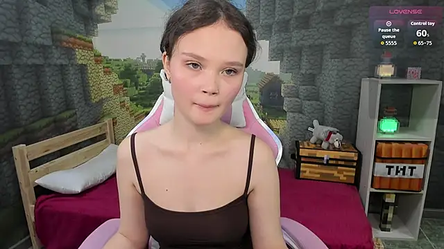 EmilyChaves online show from September 2025 06:13:02 PM