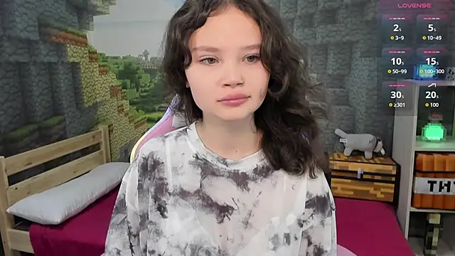 EmilyChaves online show from October 2025 05:58:02 PM