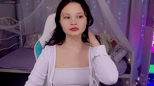 Snapshot of EmilyChaves chatting on May 2026 07:38:02 AM EmilyChaves online show from May 2026 07:38:02 AM