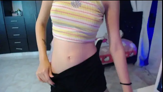 Snapshot of Elizabeth_rose02 chatting on October 2025 12:42:01 AM Elizabeth rose02 online show from October 2025 12:42:01 AM