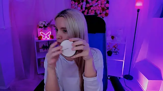 AuroraWrenfield online show from September 2025 01:28:01 AM