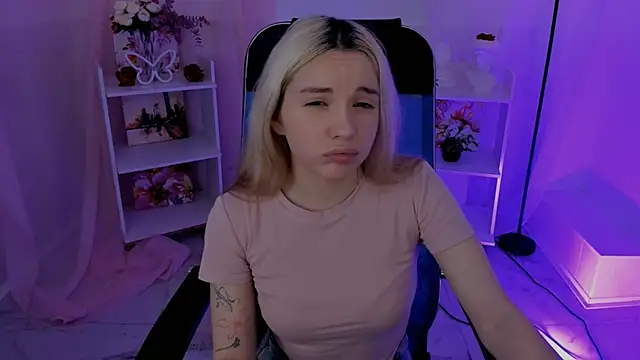 AuroraWrenfield online show from September 2025 04:39:02 AM