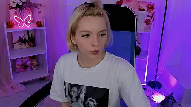 AuroraWrenfield online show from November 2025 07:31:02 AM