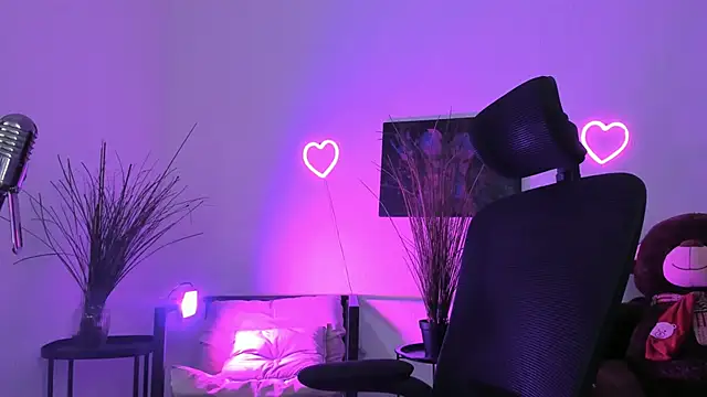 AuroraWrenfield online show from April 2026 01:28:01 AM