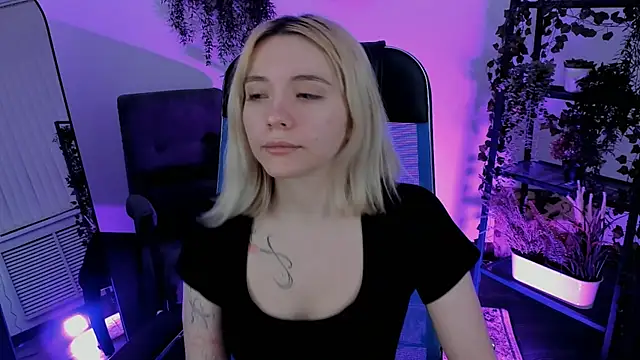 AuroraWrenfield online show from April 2026 12:22:01 AM