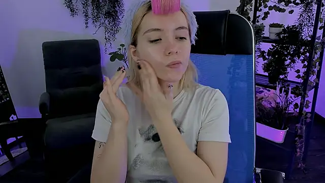 AuroraWrenfield online show from April 2026 02:22:02 AM