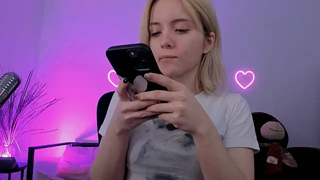 AuroraWrenfield online show from April 2026 04:07:01 AM